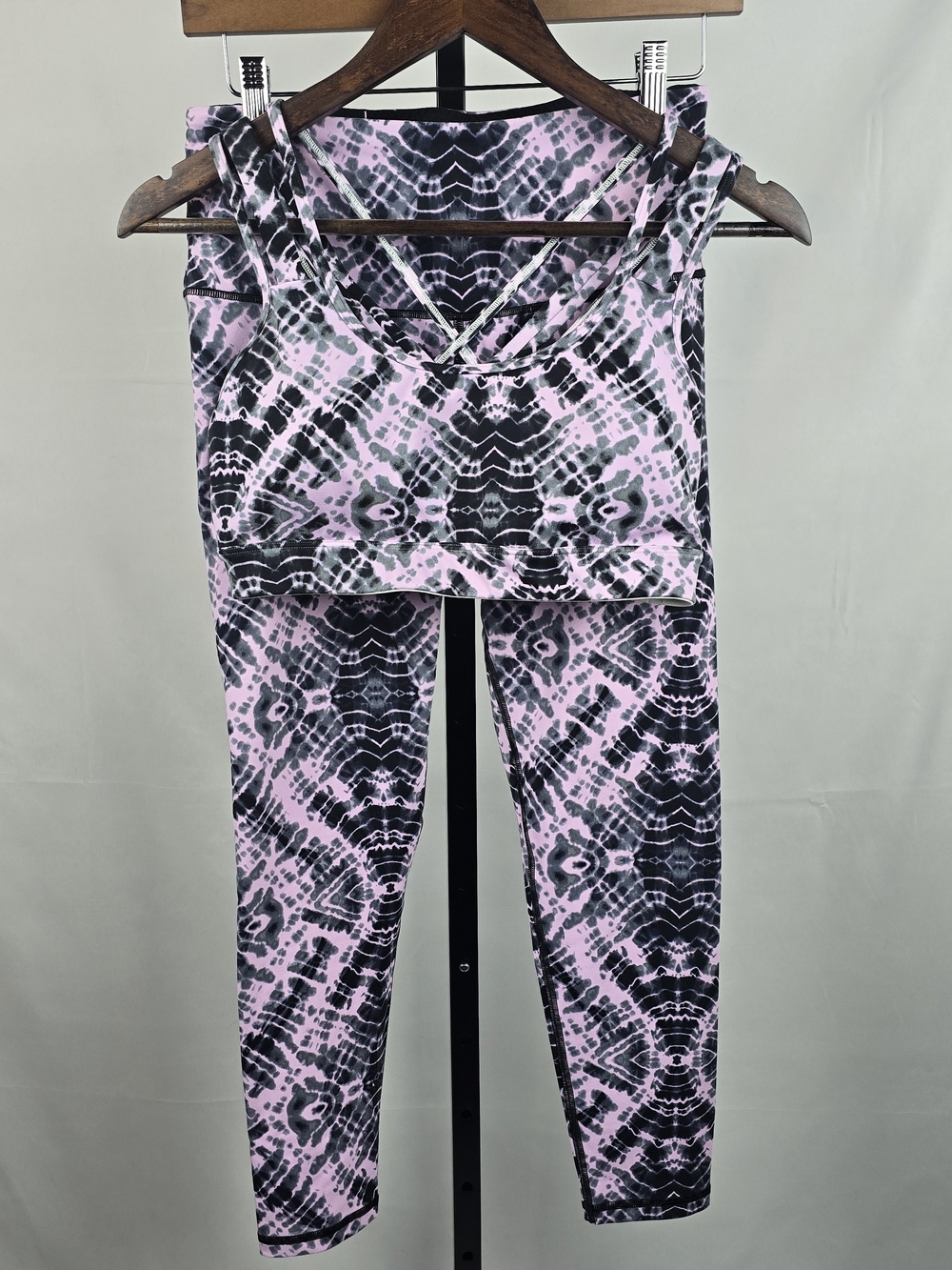 Victoria's Secret Sport Tie Dye Bra & 7/8 Legging Set Size Medium
